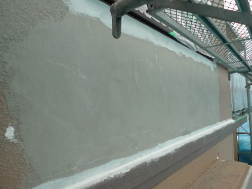 大成パルコンの外壁塗装・防水保護塗装工事26_樹脂モルタル不陸調整完了.jpg
