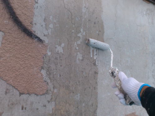 大成パルコンの外壁塗装・防水保護塗装工事24_浸透性シーラー塗布.jpg