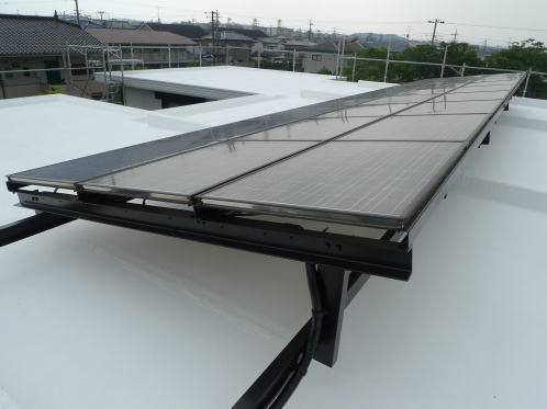 屋上のガイナ塗装及び太陽光架台の弱溶剤シリコン塗装完了.jpg