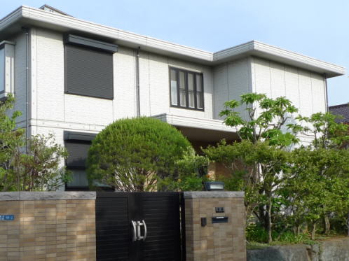 コクリート住宅のガイナによる外壁塗装と防水保護塗装工事 施工前.jpg