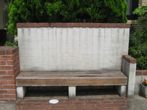 施工前のベンチ.jpg