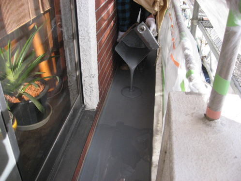 ウレタン塗膜防水材2層目塗布.jpg