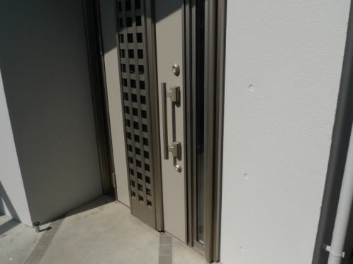 施工後の断熱採風玄関ドア.jpg