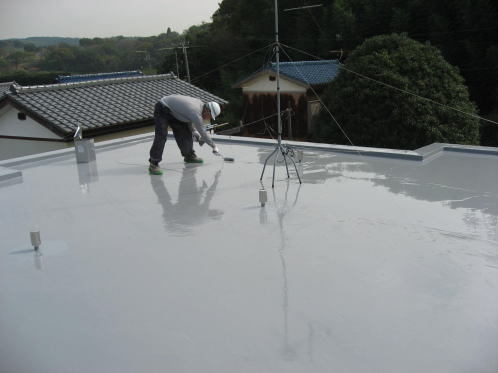 平場ウレタン防水2層目塗布.jpg